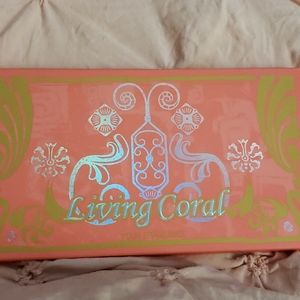 UCANBE Living Coral 18 pan eyeshadow palette